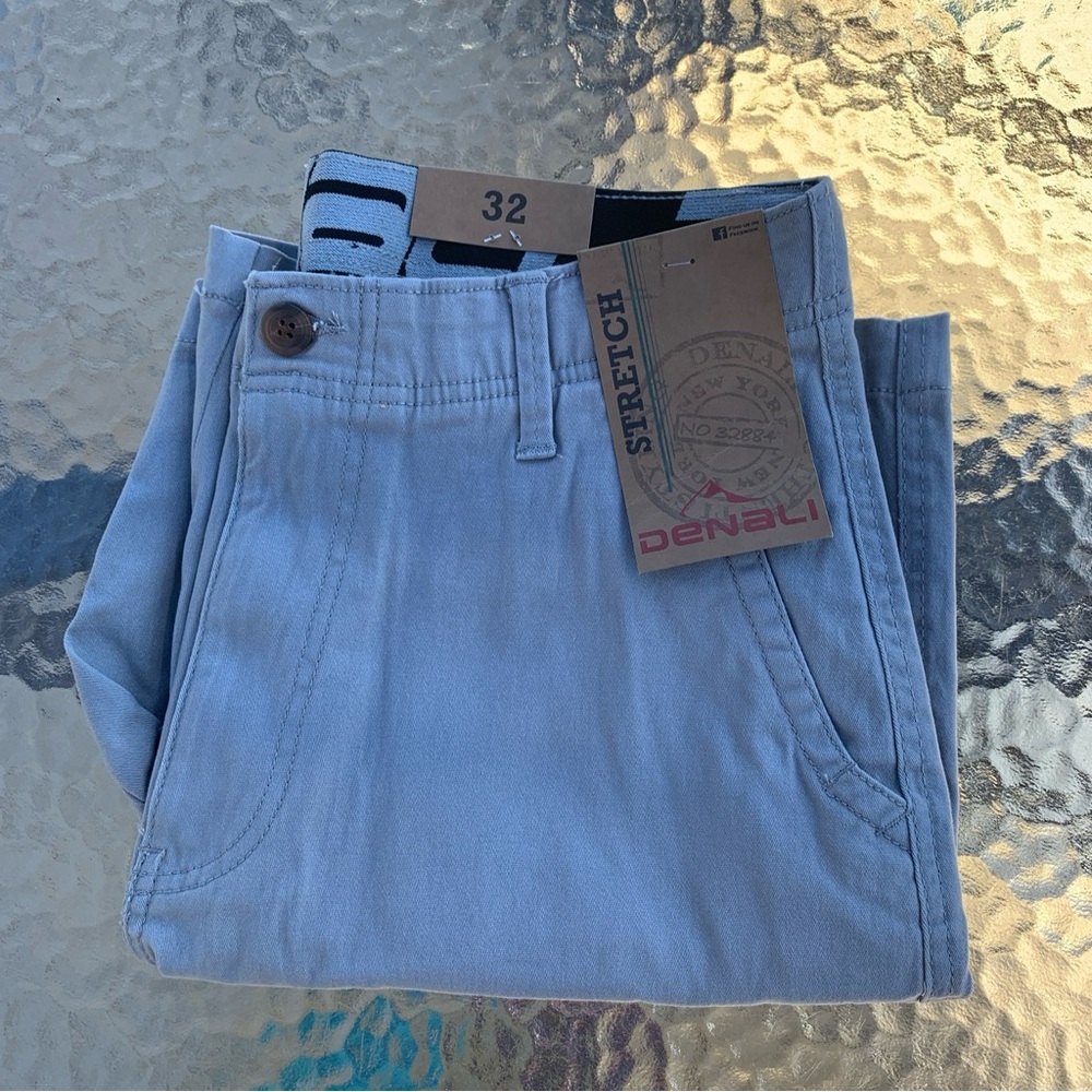 Denali NWT men’s stretch cargo shorts Sz 32 grey